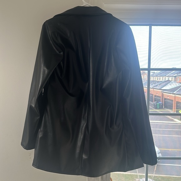 PRETTY LITTLE THING BLACK PLEATHER JACKET WITH FAUX POCKETS - Picture 2 of 2